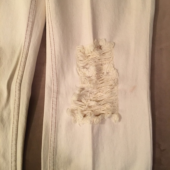 Free People Distressed Off-White Jeans - Picture 4 of 9